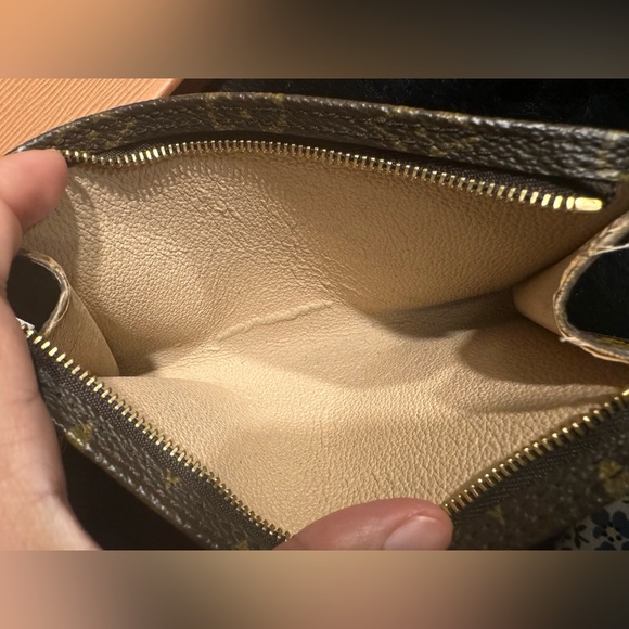 🎀Louis Vuitton pouch🎀 - Picture 9 of 16